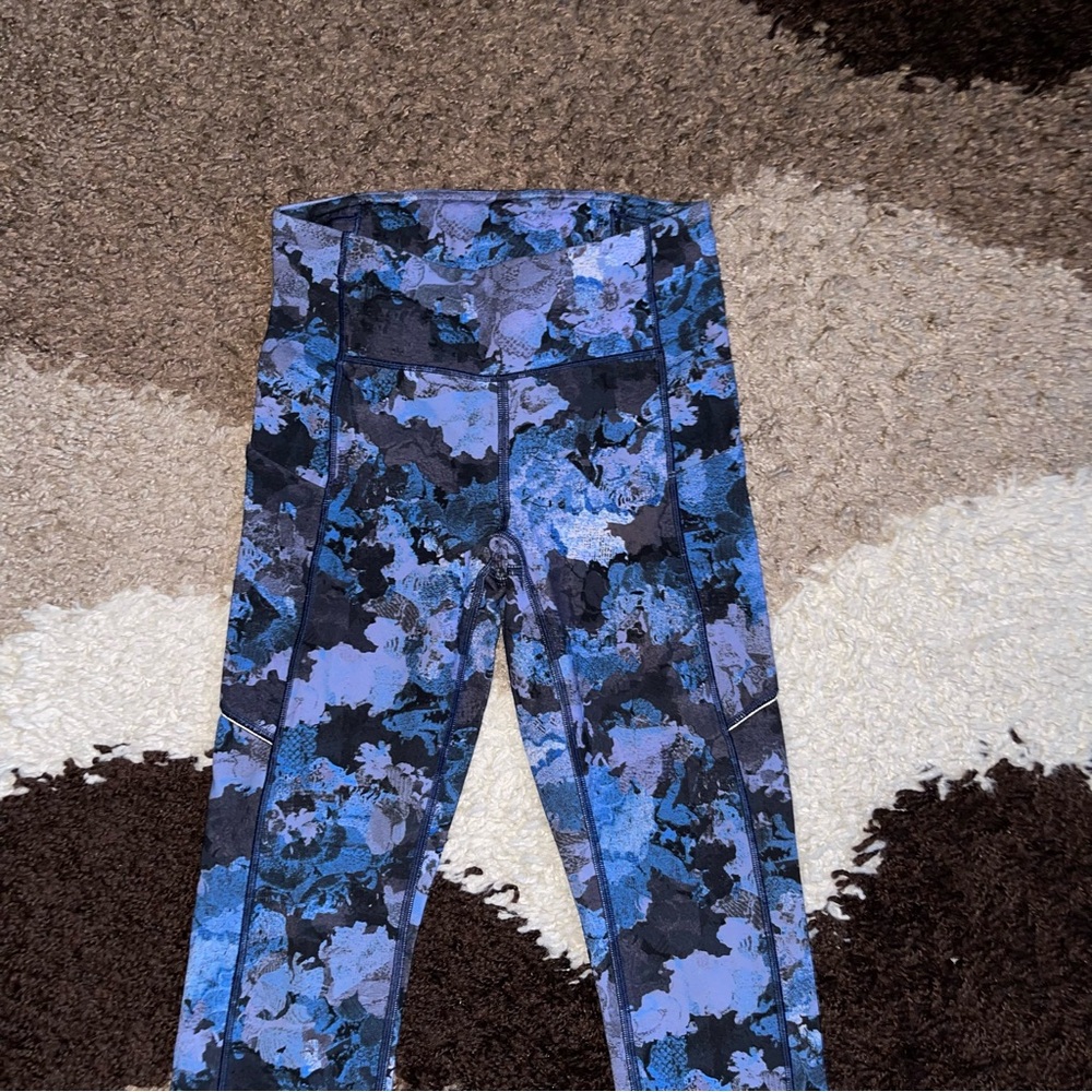 Lululemon Speed Up Tight Sz 2 *Full-On Luxtreme 28" In
Screen Camo Multi - Picture 5 of 8